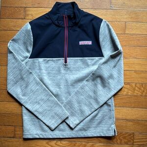Boys vineyard vines half zip sweatershirt.